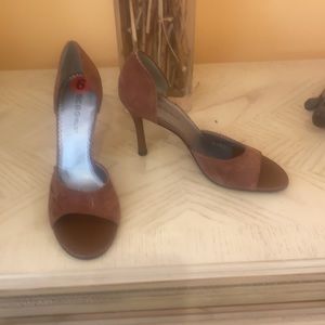 Bcbgirls Landia Brown suede heels size 6M new in box